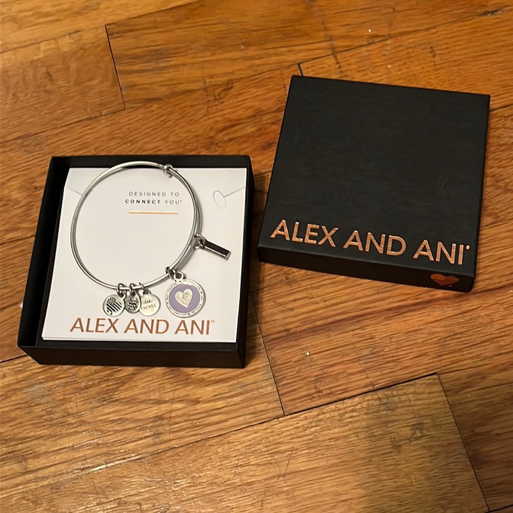 NWOT Alex and Ani Heart & Gratitude Bangle